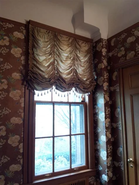 Austrian roman shade