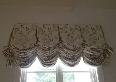 Box pleated balloon roman shade