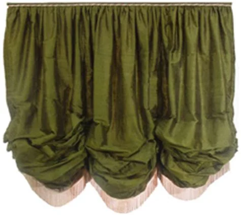 Shirred balloon roman shade