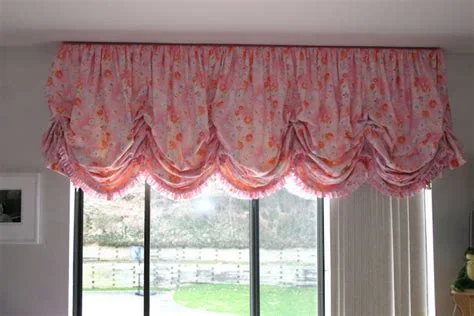 Balloon valance