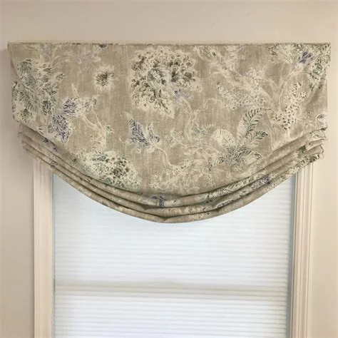 Relaxed valance
